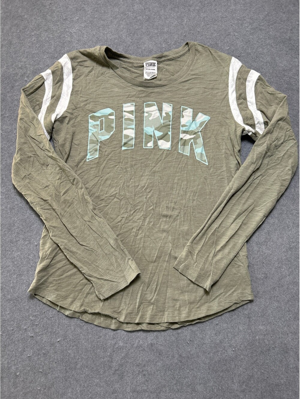 PINK Victoria's Secret Camo Logo Long Sleeve Tee Women's Small Olive Green Top